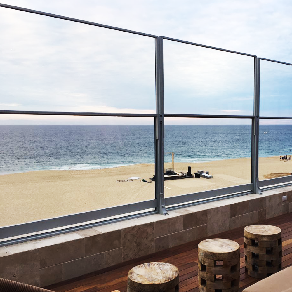 Hev og senk glassrekkverk Vind