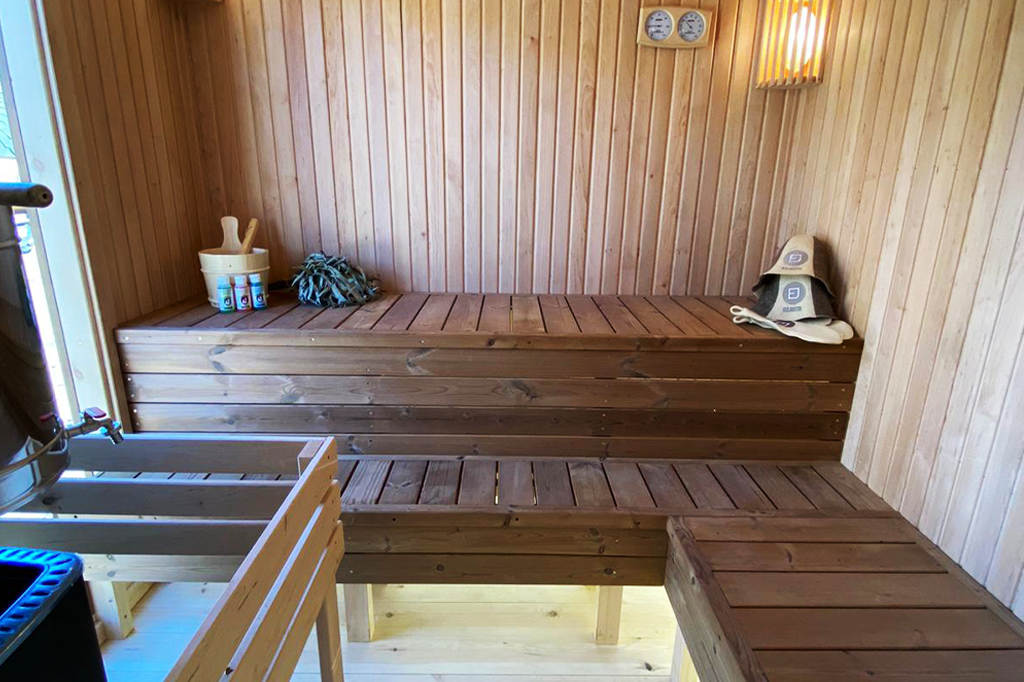 Oppdag fordelene med badstu i egen hage eller hytte uteluksus.no