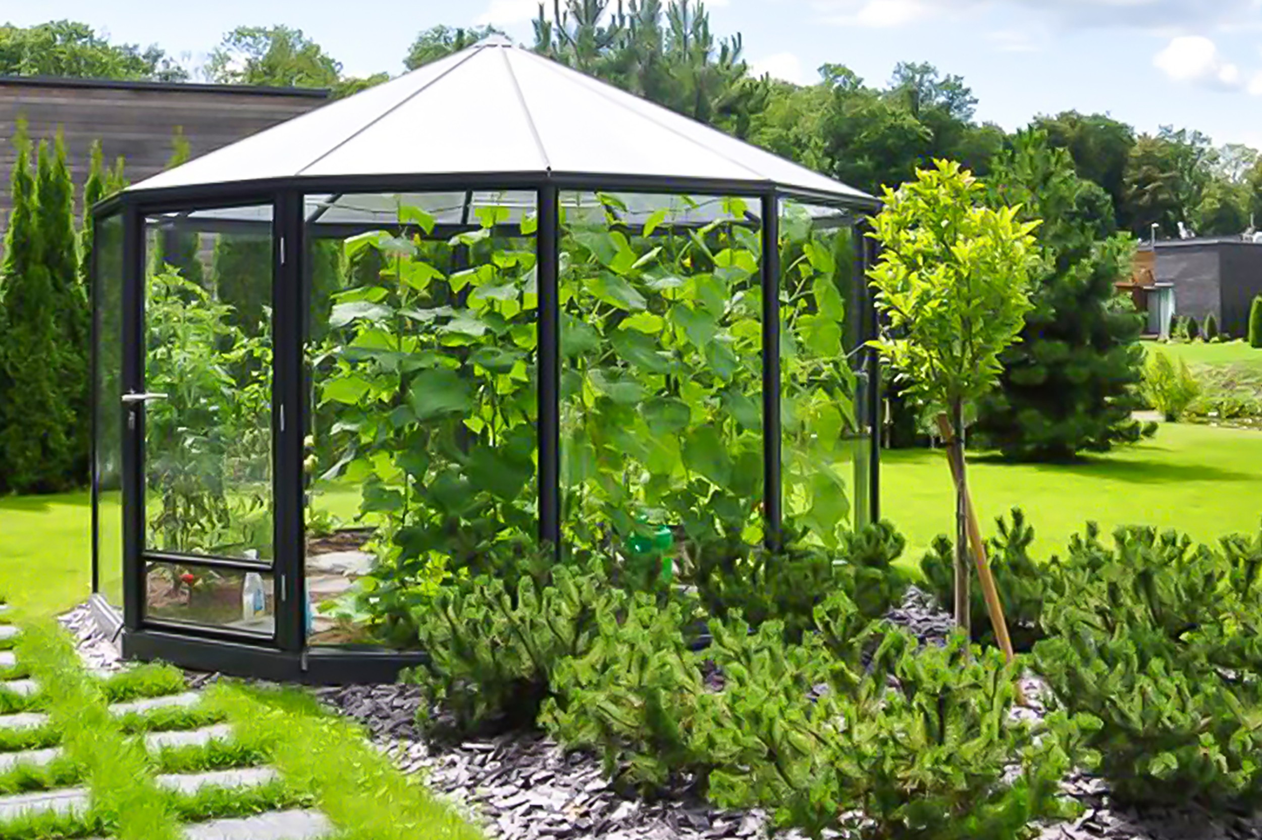 Rundt oransjeri drivhus i hagen din