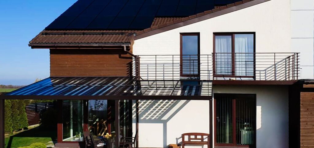 Installer solcellepanel på terrassetak